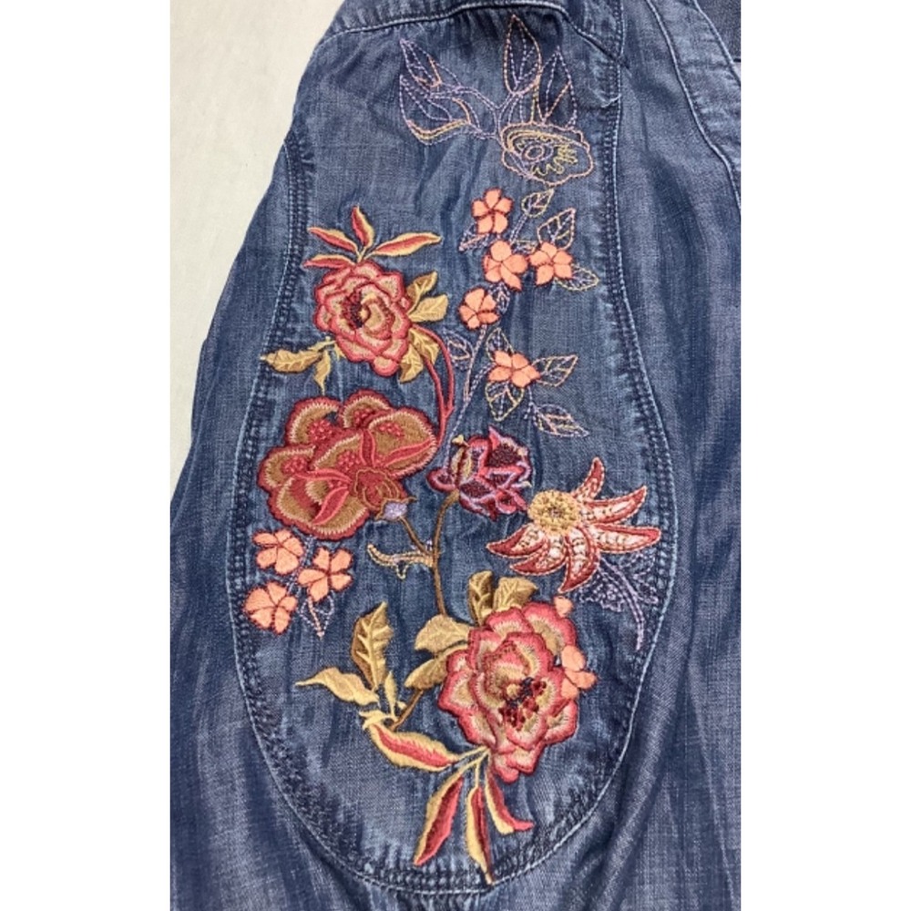 CHICO'S Touch of Cool Embroidered Denim Blouse Shirt Button front 2  US 12 - Picture 4 of 8